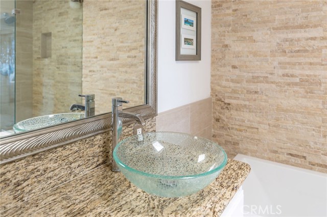 727 Lucia Avenue, Redondo Beach, California 90277, 3 Bedrooms Bedrooms, ,2 BathroomsBathrooms,Residential,Sold,Lucia,SB17222950