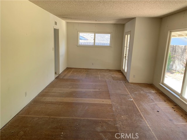 Living Room and Adjacent Dining Room Area - Access to Kitchen and Backyard Patio