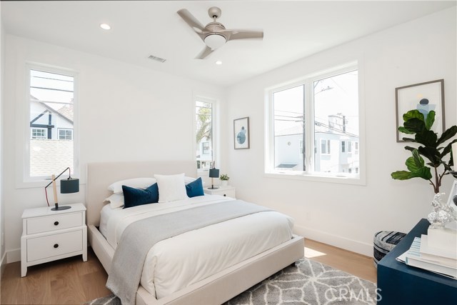 409 30th Street, Manhattan Beach, California 90266, 4 Bedrooms Bedrooms, ,2 BathroomsBathrooms,Residential,Sold,30th,SB20162447