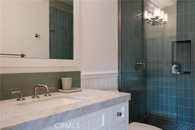 598 33rd Street, Manhattan Beach, California 90266, 5 Bedrooms Bedrooms, ,5 BathroomsBathrooms,Residential,Sold,33rd,SB21107096