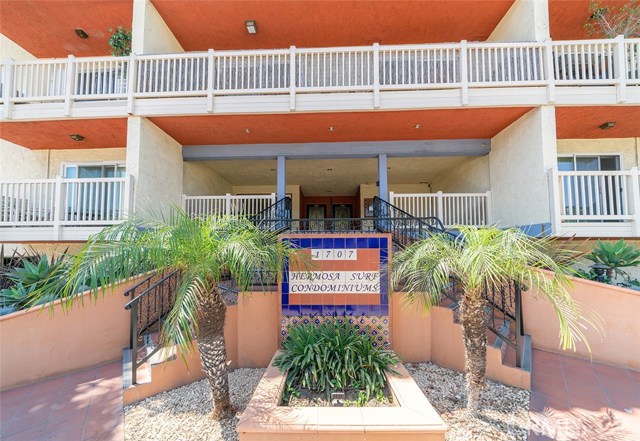 1707 Pacific Coast, Hermosa Beach, California 90254, 2 Bedrooms Bedrooms, ,2 BathroomsBathrooms,Residential,Sold,Pacific Coast,SB18206310