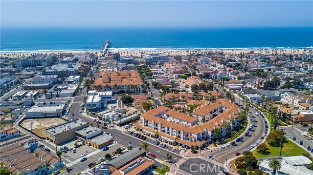 Photo of 415 Townsquare Lane #308, Huntington Beach, CA 92648