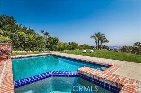 Pool area enjoys spanning views of City/Harbor/Mountains.