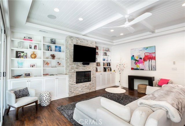 1905 Elm Avenue, Manhattan Beach, California 90266, 5 Bedrooms Bedrooms, ,5 BathroomsBathrooms,Residential,Sold,Elm,SB19169509