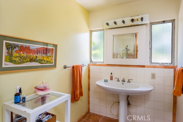 Hall bath with pedestal sink