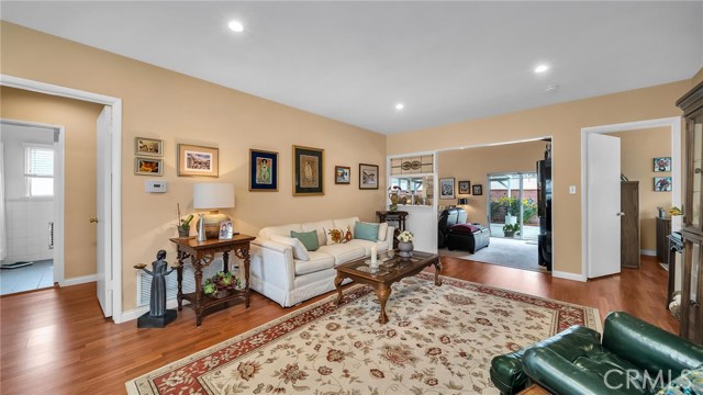 3 Bed Home for Sale in Hawthorne, California