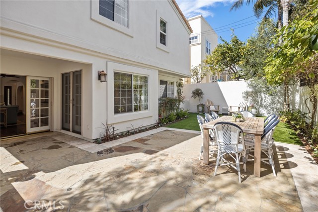 2200 Elm Avenue, Manhattan Beach, California 90266, 4 Bedrooms Bedrooms, ,3 BathroomsBathrooms,Residential,Sold,Elm,SB21076957