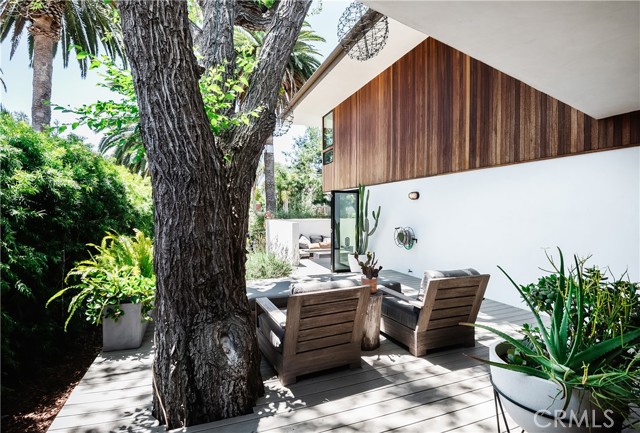 587 36th Street, Manhattan Beach, California 90266, 3 Bedrooms Bedrooms, ,2 BathroomsBathrooms,Residential,Sold,36th,SB21105044