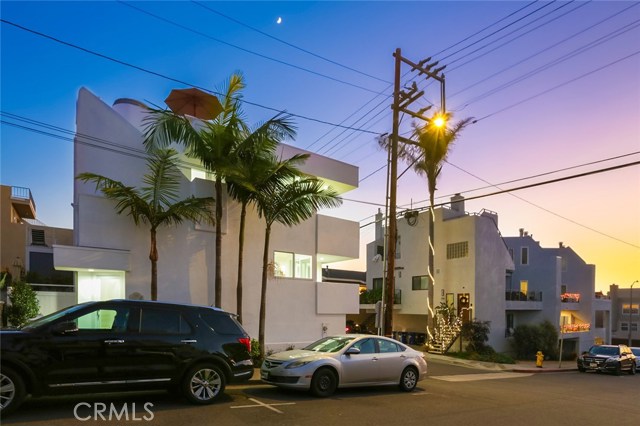 220 4th Street, Hermosa Beach, California 90254, 3 Bedrooms Bedrooms, ,4 BathroomsBathrooms,Residential,Sold,4th,PW18290182