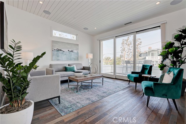 524 14th Street, Manhattan Beach, California 90266, 4 Bedrooms Bedrooms, ,3 BathroomsBathrooms,Residential,Sold,14th,SB19119459