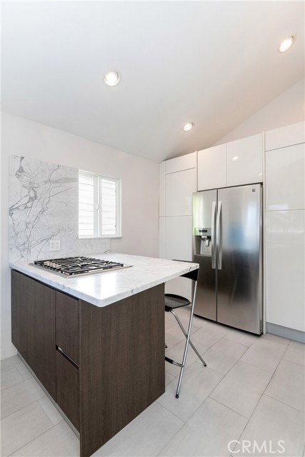 571 33rd Street, Manhattan Beach, California 90266, 2 Bedrooms Bedrooms, ,2 BathroomsBathrooms,Residential,Sold,33rd,SB21059997