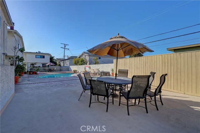 2611 Ruhland Avenue, Redondo Beach, California 90278, 2 Bedrooms Bedrooms, ,1 BathroomBathrooms,Residential,Sold,Ruhland,SB18200356