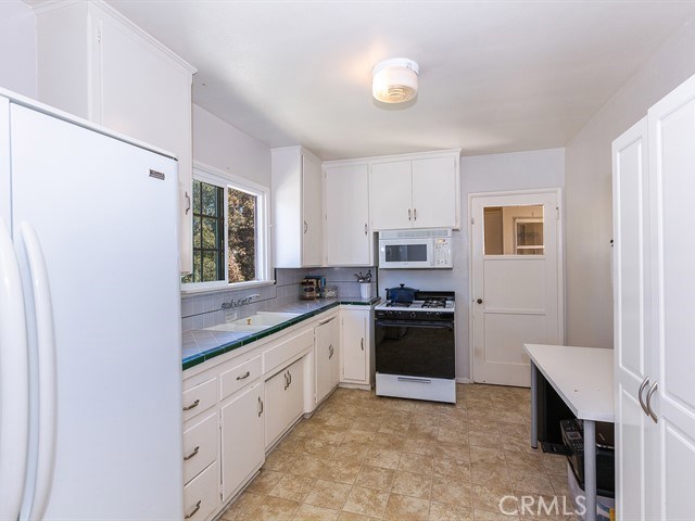 2208 Harkness Street, Manhattan Beach, California 90266, 3 Bedrooms Bedrooms, ,1 BathroomBathrooms,Residential,Sold,Harkness,SB19088289