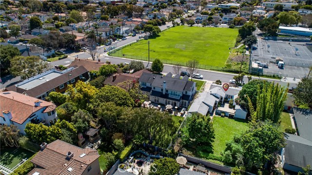 855 17th Street, Manhattan Beach, California 90266, 3 Bedrooms Bedrooms, ,1 BathroomBathrooms,Residential,Sold,17th,SB20069688