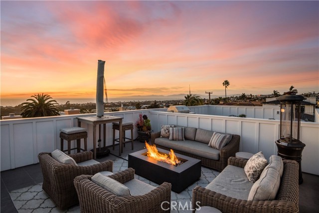 Enjoy a glass of wine by the fire with 360-degree views!