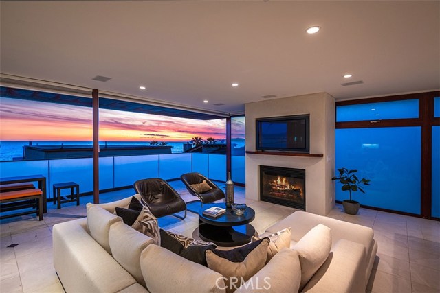 3904 Ocean Drive, Manhattan Beach, California 90266, 4 Bedrooms Bedrooms, ,3 BathroomsBathrooms,Residential,Sold,Ocean,SB19098317