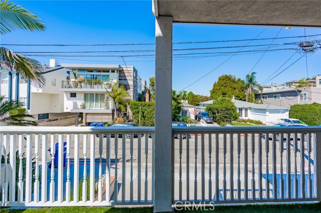 546 11th Street, Hermosa Beach, California 90254, 2 Bedrooms Bedrooms, ,2 BathroomsBathrooms,Residential,Sold,11th,SB19163197