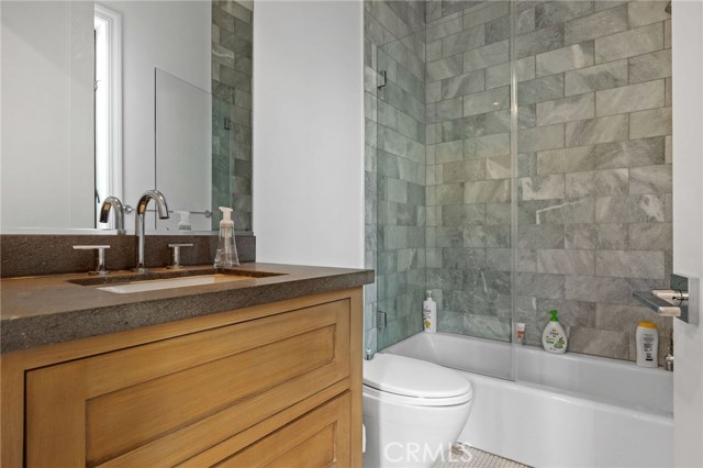 1405 Oak Avenue, Manhattan Beach, California 90266, 4 Bedrooms Bedrooms, ,4 BathroomsBathrooms,Residential,Sold,Oak,SB20231748