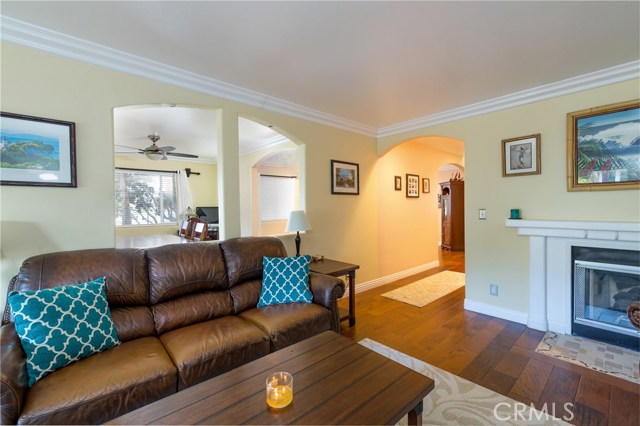 727 Lucia Avenue, Redondo Beach, California 90277, 3 Bedrooms Bedrooms, ,2 BathroomsBathrooms,Residential,Sold,Lucia,SB17222950