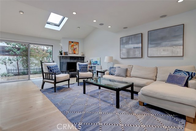 1212 Elm Avenue, Manhattan Beach, California 90266, 3 Bedrooms Bedrooms, ,2 BathroomsBathrooms,Residential,Sold,Elm,SB19051090