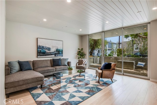 409 3rd Street, Manhattan Beach, California 90266, 5 Bedrooms Bedrooms, ,2 BathroomsBathrooms,Residential,Sold,3rd,SB19219164