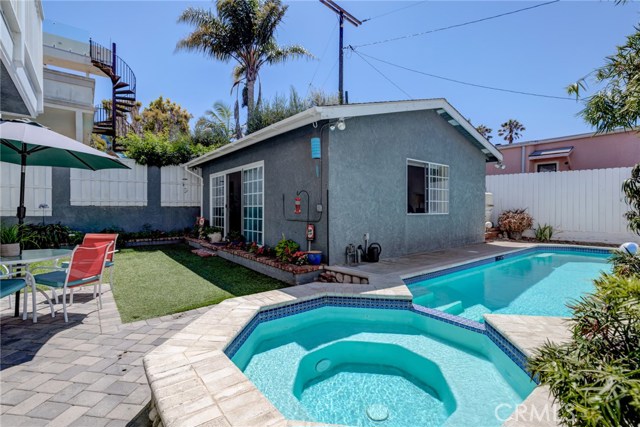 513 Camino Real, Redondo Beach, California 90277, 5 Bedrooms Bedrooms, ,2 BathroomsBathrooms,Residential,Sold,Camino Real,SB20152280