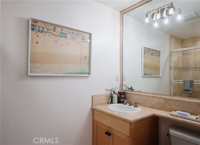 Hall bathroom with combination shower/tub.