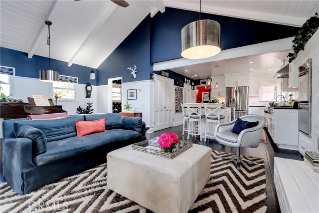 668 36th Street, Manhattan Beach, California 90266, 3 Bedrooms Bedrooms, ,2 BathroomsBathrooms,Residential,Sold,36th,SB20089393