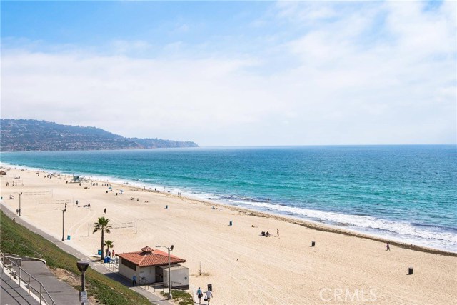 700 Esplanade, Redondo Beach, California 90277, 2 Bedrooms Bedrooms, ,2 BathroomsBathrooms,Residential,Sold,Esplanade,SB17099980