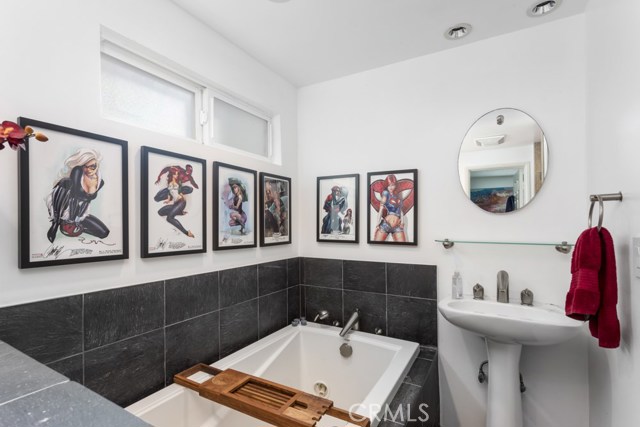 106 Monterey Boulevard, Hermosa Beach, California 90254, 2 Bedrooms Bedrooms, ,1 BathroomBathrooms,Residential,Sold,Monterey,SB18077766