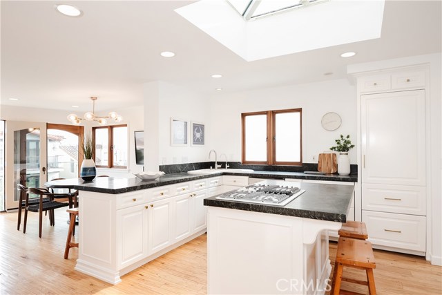 225 1st Street, Manhattan Beach, California 90266, 3 Bedrooms Bedrooms, ,Residential,Sold,1st,SB20187308