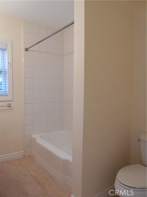 Full Bathroom Off Hallway