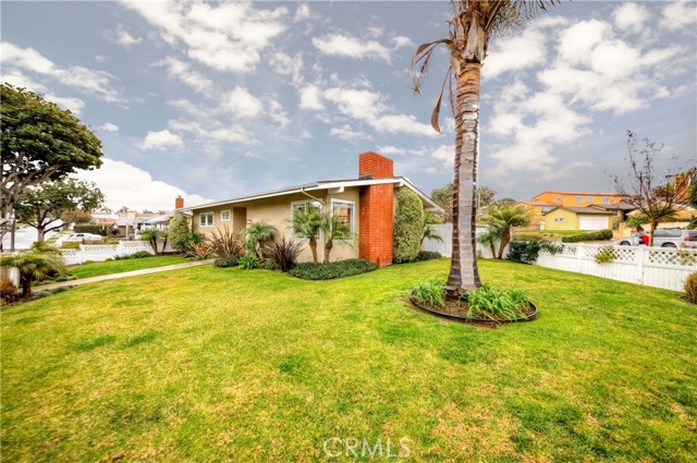 400 Avenue D Avenue, Redondo Beach, California 90277, 2 Bedrooms Bedrooms, ,1 BathroomBathrooms,Residential,Sold,Avenue D,SB19032912