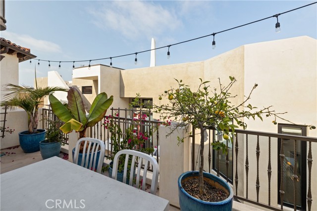 429 11th Street, Hermosa Beach, California 90254, 3 Bedrooms Bedrooms, ,3 BathroomsBathrooms,Residential,Sold,11th,SB21160649