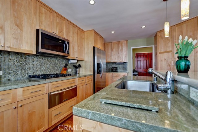 105 Irena Avenue, Redondo Beach, California 90277, 3 Bedrooms Bedrooms, ,3 BathroomsBathrooms,Residential,Sold,Irena,SB18189275