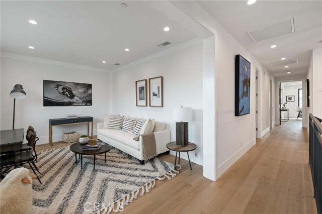 Bonus room ideal for study, game night, movies...