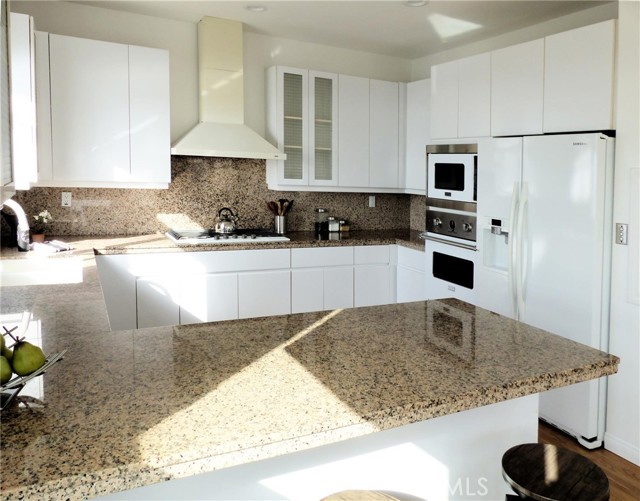 229 Moonstone Street, Manhattan Beach, California 90266, 3 Bedrooms Bedrooms, ,3 BathroomsBathrooms,Residential,Sold,Moonstone,SB21041796