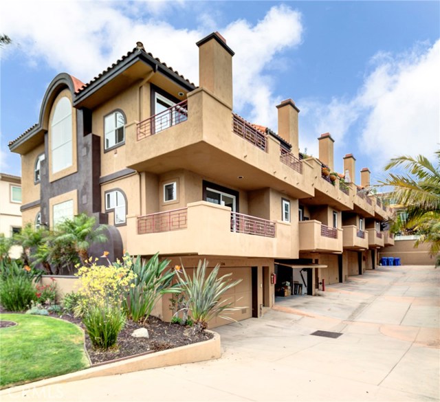 142 Broadway, Redondo Beach, California 90277, 3 Bedrooms Bedrooms, ,3 BathroomsBathrooms,Residential,Sold,Broadway,RS18150605