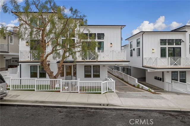 2114 Carnegie Lane, Redondo Beach, California 90278, 5 Bedrooms Bedrooms, ,5 BathroomsBathrooms,Residential,Sold,Carnegie,SB21029719