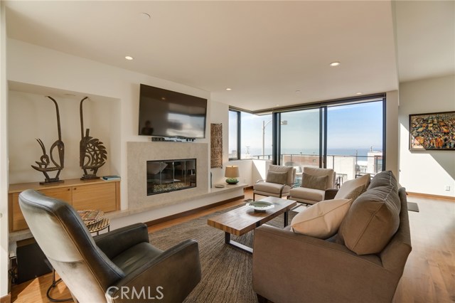 1308 Manhattan Avenue, Manhattan Beach, California 90266, 3 Bedrooms Bedrooms, ,2 BathroomsBathrooms,Residential,Sold,Manhattan,SB18127932