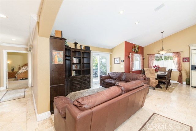Open Concept Floorplan w/ Wide Hallway, Arched Entry, Vaulted Ceiling, Large Crown Molding, Recessed Lightning... Open Concept Floorplan w/ Wide Hallway, Arched Entry, Vaulted Ceiling, Large Crown Molding, Recessed Lightning...
