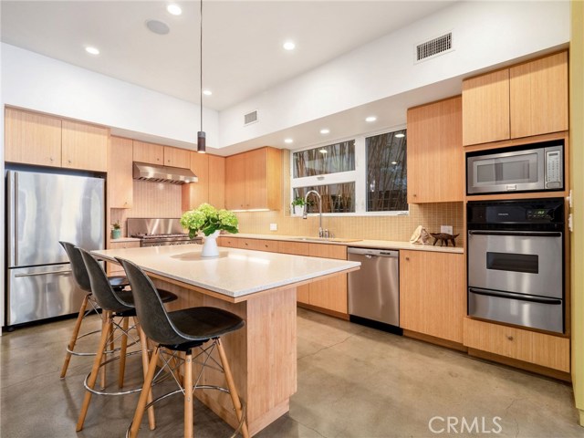 448 31st Street, Manhattan Beach, California 90266, 3 Bedrooms Bedrooms, ,2 BathroomsBathrooms,Residential,Sold,31st,SB20192689