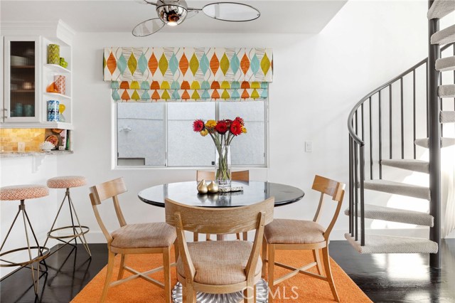 720 Manhattan Beach Boulevard, Manhattan Beach, California 90266, 2 Bedrooms Bedrooms, ,2 BathroomsBathrooms,Residential,Sold,Manhattan Beach,SB20242786