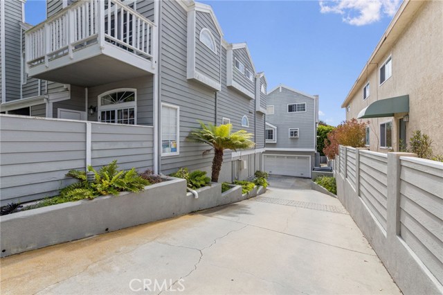 125 Lucia Avenue, Redondo Beach, California 90277, 3 Bedrooms Bedrooms, ,1 BathroomBathrooms,Residential,Sold,Lucia,SB20095543