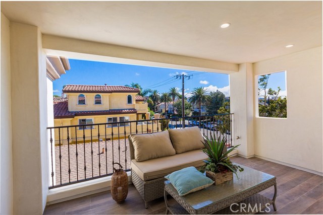 526 ELENA Avenue, Redondo Beach, California 90277, 5 Bedrooms Bedrooms, ,4 BathroomsBathrooms,Residential,Sold,ELENA,SB18239581