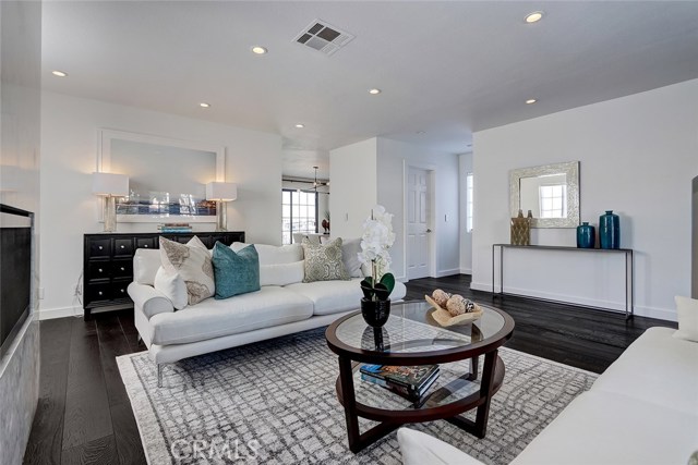 111 Lucia Avenue, Redondo Beach, California 90277, 3 Bedrooms Bedrooms, ,2 BathroomsBathrooms,Residential,Sold,Lucia,SB18257777