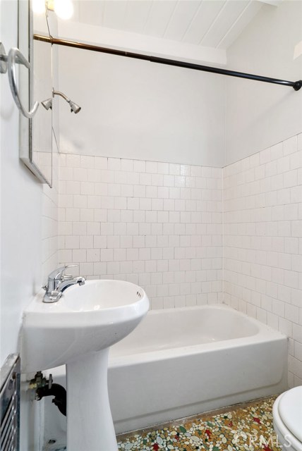708 Loma Drive, Hermosa Beach, California 90254, 3 Bedrooms Bedrooms, ,2 BathroomsBathrooms,Residential,Sold,Loma,SB18168887