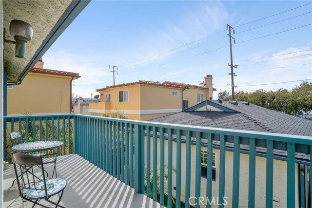 BACK HOUSE UPSTAIRS PATIO FACING WEST.