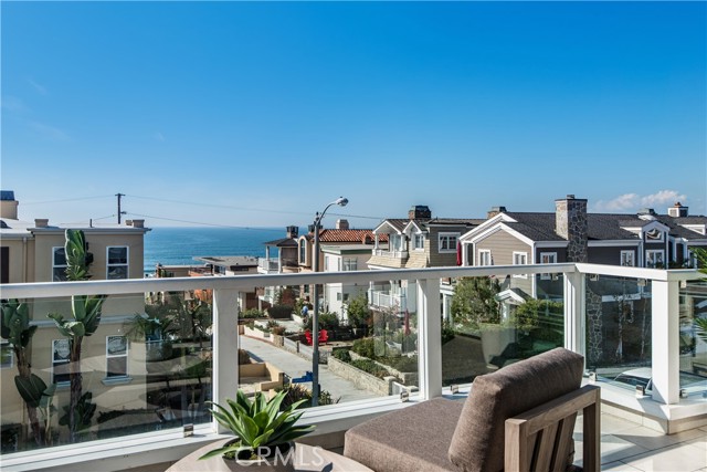 304 3rd Street, Manhattan Beach, California 90266, 4 Bedrooms Bedrooms, ,Residential,Sold,3rd,SB21071409