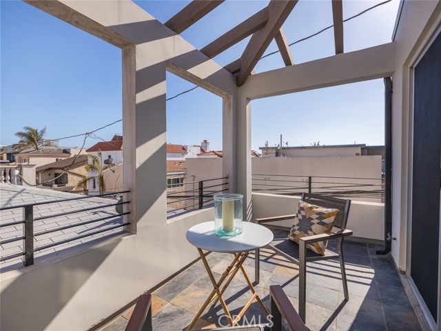 152 Palm Drive, Hermosa Beach, California 90254, 3 Bedrooms Bedrooms, ,2 BathroomsBathrooms,Residential,Sold,Palm,SB21128349